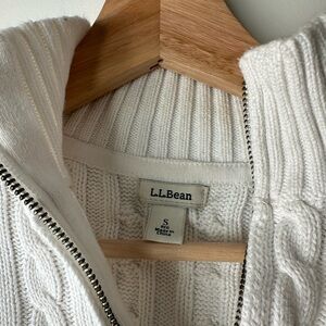 LL BEAN SMALL SWEATER